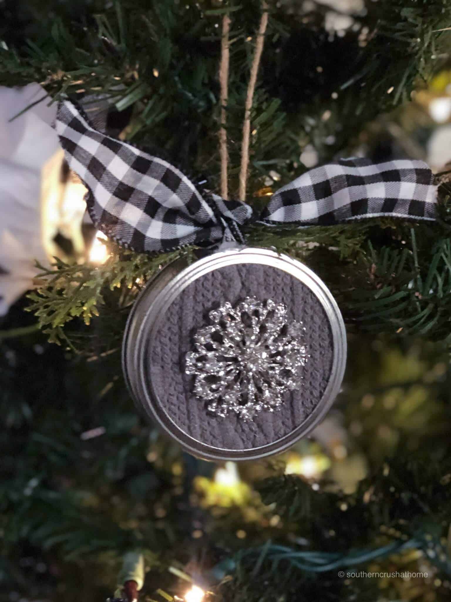 Easy Mason Jar Lid Ornaments For Christmas DIY Home Decorating & Crafts