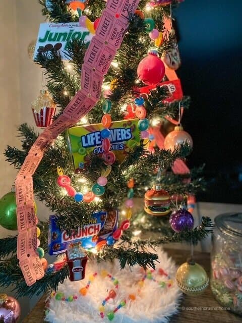 Movie Theater Theme Christmas Tree ~ DIY Home Decorating & Crafts