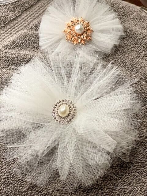 It's MY blog: Cute and easy tulle gift wrap bow!