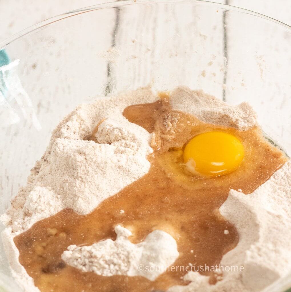 Easy Pumpkin Spice Cake for Thanksgiving mix