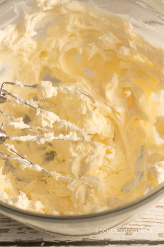 Easy Pumpkin Spice Cake for Thanksgiving cream cheese frosting mixing