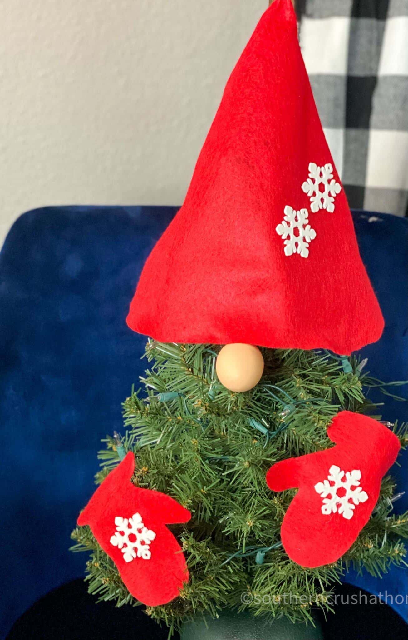 Gnome DIY Christmas Tree + FREE Pattern (DIY Home Decorating)