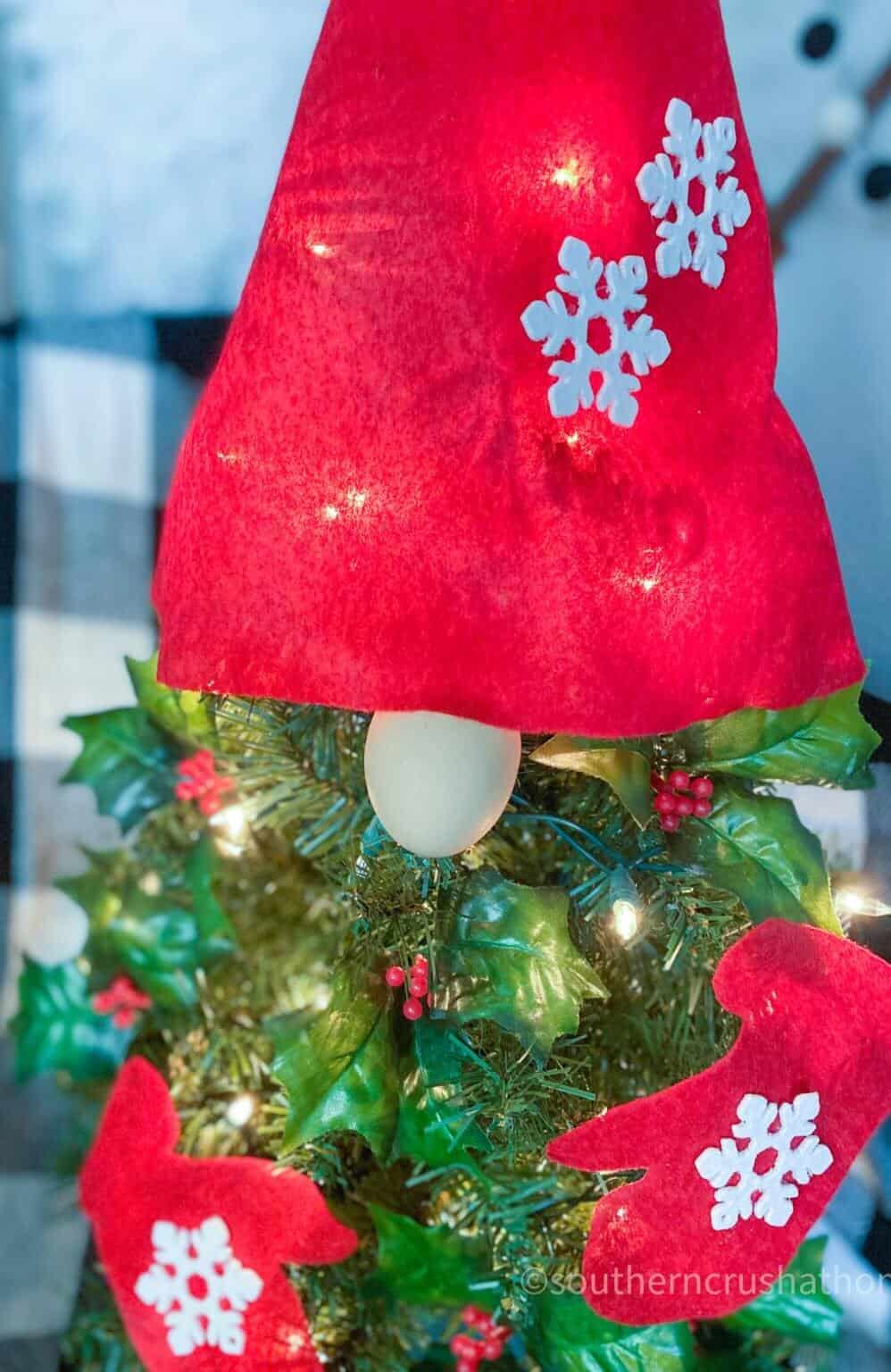 Gnome DIY Christmas Tree + FREE Pattern (DIY Home Decorating)