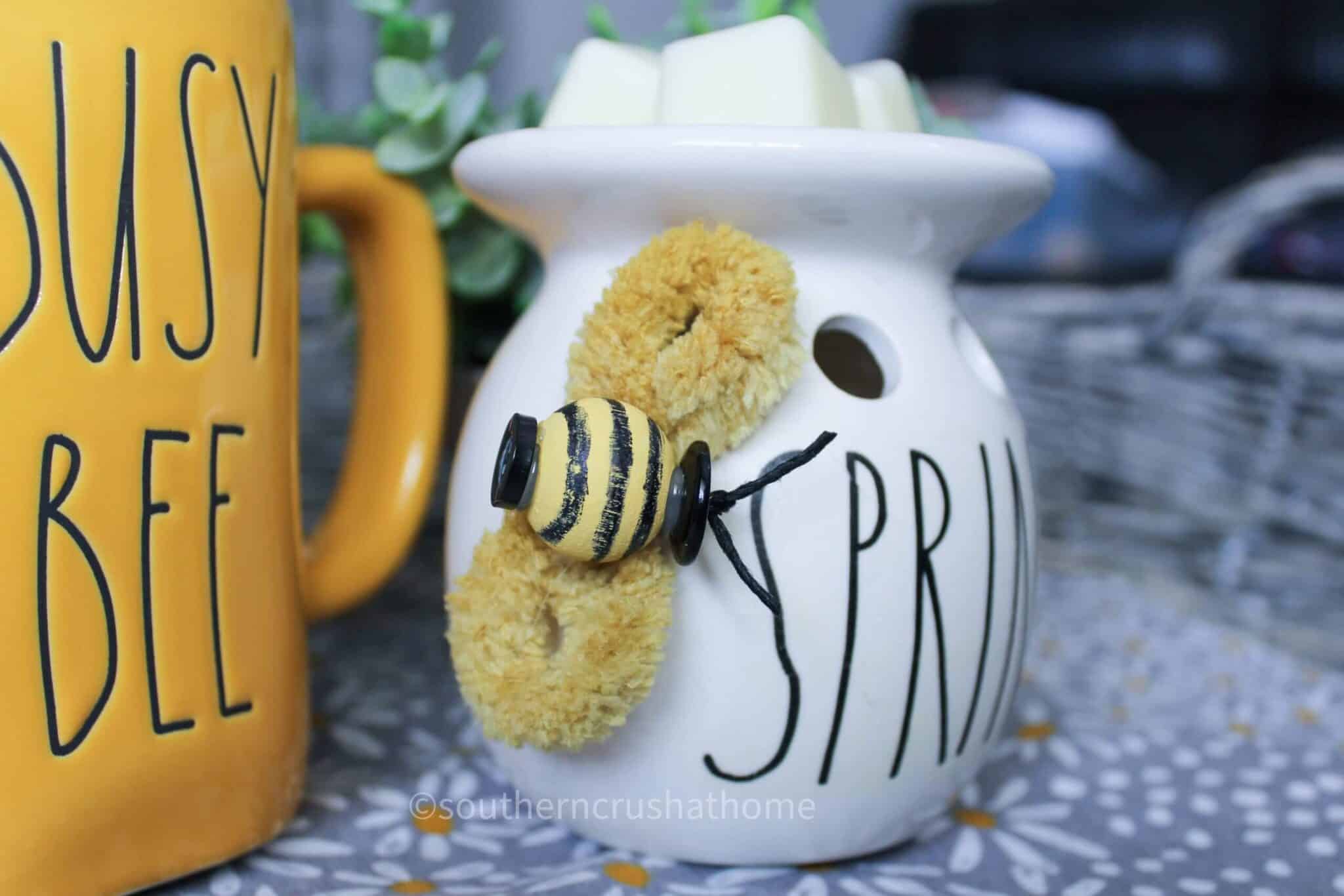 Cute Bumblebee DIY Using Loopy Yarn