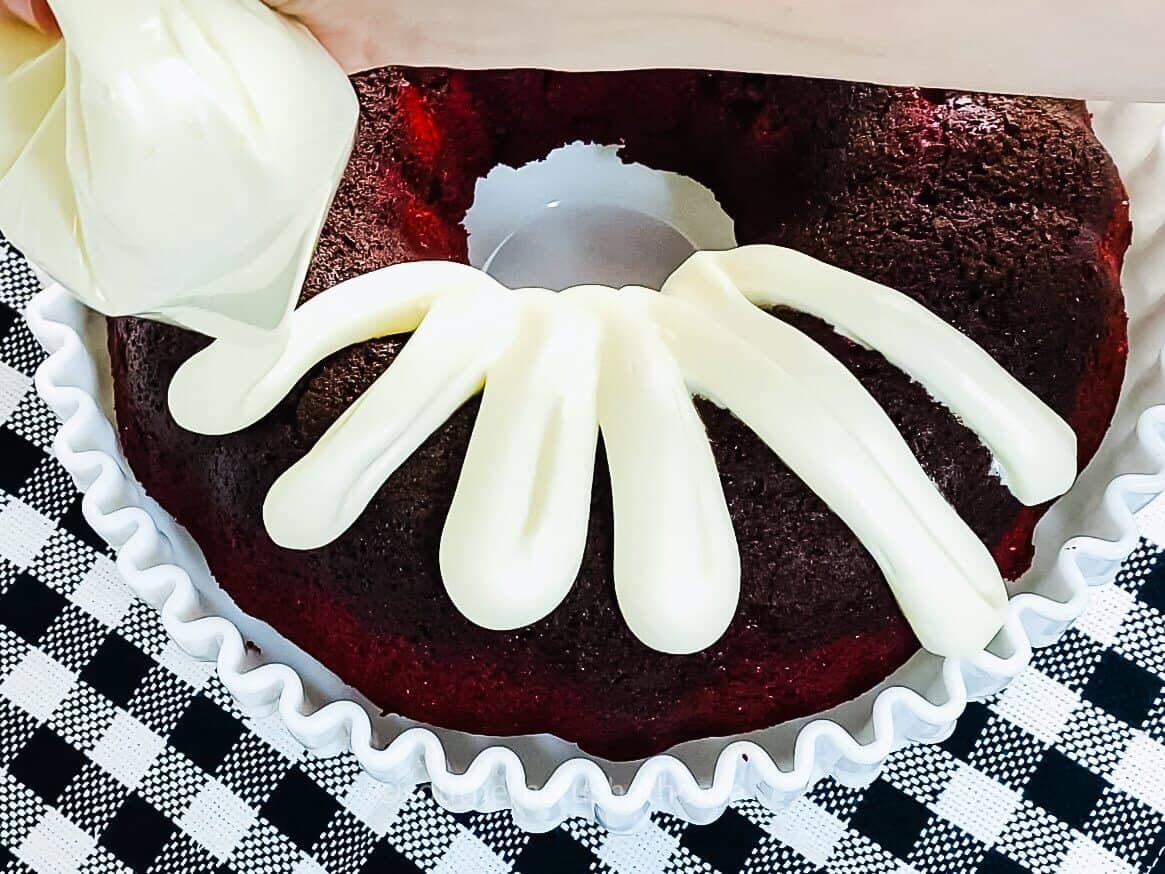 Claire Jessen - Senior Director of Culinary Innovation - Nothing Bundt Cakes  | LinkedIn