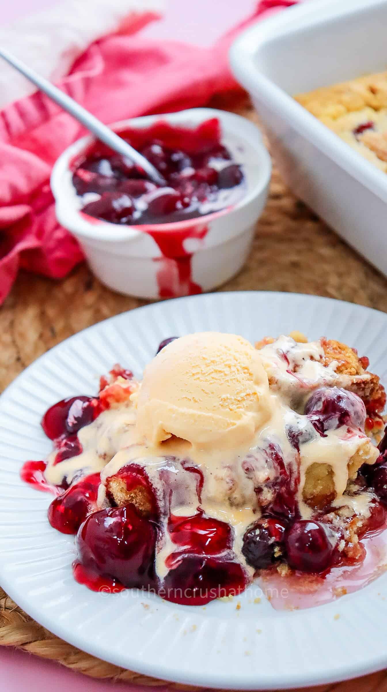 cherry cheesecake dump cake ala mode